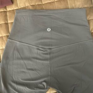 COPY - LuLuLemon leggings size 4 in excellent condition